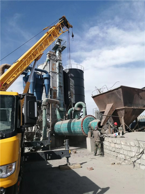 贺州市设备搬运等各类工程项目中，吊车起着关键作用