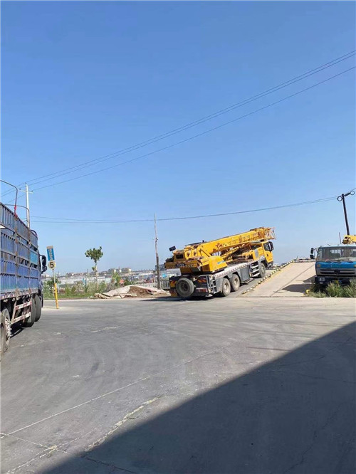 贺州市25吨吊车的租赁价格大概是多少？