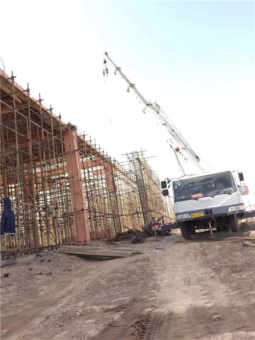 贺州市吊车作业的安全注意事项有哪些？